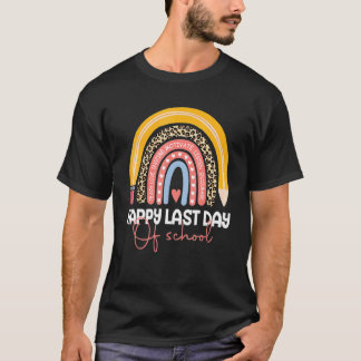 可愛い幸せな学校最後の日 完璧な虹 アイデア Tシャツ