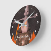 可愛い幽霊と炎の大釜パーソナライズされた ラウンド壁時計 (傾斜)