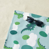 可愛い恐竜の漫画の青い緑の動物 ビーチタオル (インサイチュ)