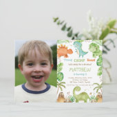 可愛い恐竜の緑の男の子誕生日写真 招待状 (スタンド正面)