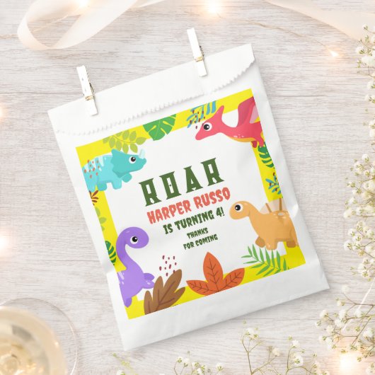 可愛い恐竜をテーマにした誕生日パーティー用品 フェイバーバッグ (クリップ留めされた状態)