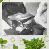 可愛い悲しそうな表情のピットブル犬の白黒とボール キッチンタオル (折り畳み)