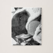 可愛い悲しそうな表情のピットブル犬の白黒とボール ジグソーパズル (縦)