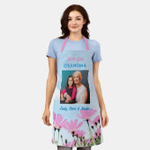 可愛い愛おばあちゃんピンクの花写真 エプロン (着用した状態)