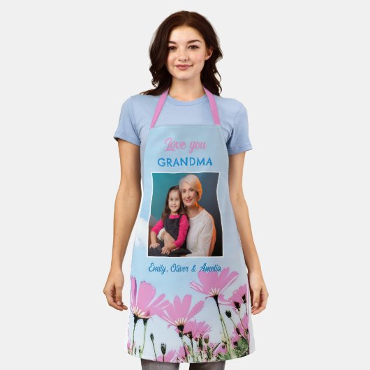 可愛い愛おばあちゃんピンクの花写真 エプロン (着用した状態)