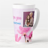 可愛い愛おばあちゃんピンクの花2枚の写真 カフェラテマグ (右アングル)