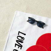 可愛い愛が赤いトマトを育てる ビーチタオル (インサイチュ)