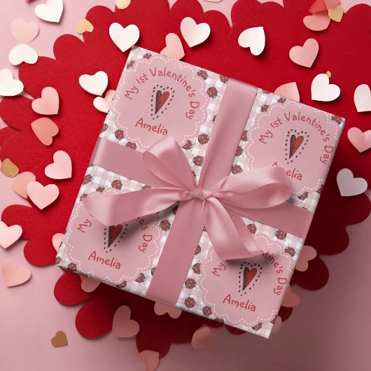 可愛い最初のバレンタインデーのピンクと赤のラディバグ ラッピングペーパー