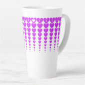 可愛い最高のママ今までネオンパープルピンクのハートティンセル カフェラテマグ (右アングル)