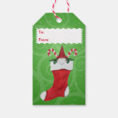可愛い格言の赤いクリスマスストッキング緑の渦巻き ギフトタグ (正面)