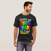 可愛い気を付けて4年生こ来こで1日 Tシャツ (正面フル)