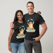 可愛い水彩風の猫と魚のイラスト キャット・アストロフィ Tシャツ (ユニセックス)