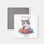 可愛い水色の子猫と糸名前をカスタムする マグネット (正面/裏面)