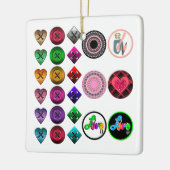 可愛い漫画のボタン明るいカラフル白のバックグロ セラミックオーナメント (左)