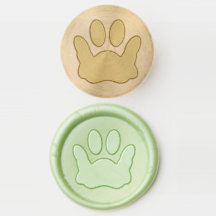 可愛い漫画の子犬の手のプリントと骨