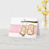 可愛い漫画ハリネズミのカップル愛で木のスイング カード (黄色い花)