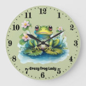 可愛い熱狂するカエルの女性の追加文字 ラージ壁時計 (正面)