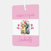 可愛い犬がピンク色に結婚したなって メタルオーナメント (正面左)