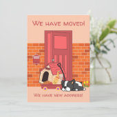 可愛い犬が家をドアの前で動かす 案内状 (スタンド正面)