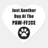 可愛い犬のポーちょうど別の日にパフ ハートシール (正面)