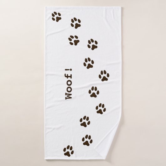 可愛い犬の名前をプリントパーソナライズされたしたダークブラウンの前足 バスタオル (バスタオル)