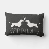 可愛い犬の恋人とハートのダックスシャントのシルエット ランバークッション (裏面)