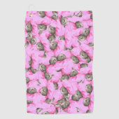 可愛い猫がピンクのキャップパターンをランダム ゴルフタオル (正面)