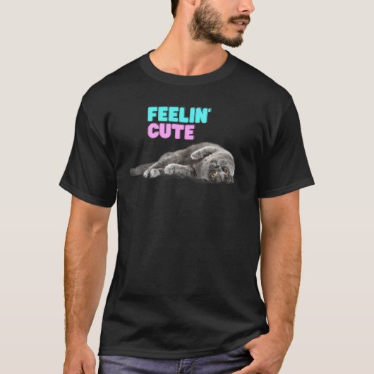 可愛い猫が可愛いピンク色 Tシャツ (正面)