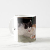 可愛い猫が眠る猫が支配するマグカップ コーヒーマグカップ (正面左)