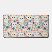 可愛い猫と野草の柄 デスクマット (正面)