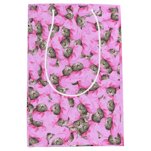 可愛い猫のピンクキャップ柄のラッピング紙 ミディアムペーパーバッグ (正面)