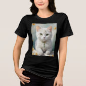 可愛い猫のポートレートとジュエリー。 トライブレンドＴシャツ (正面)