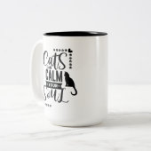 可愛い猫は心を落ち着かせる ツートーンマグカップ (正面左)