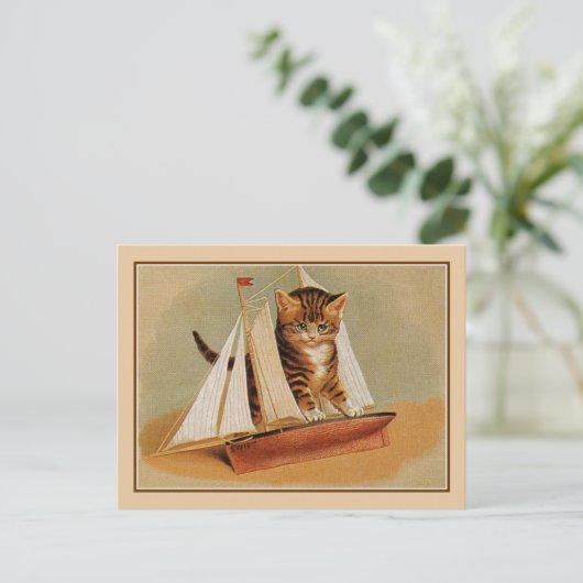 可愛い猫ビクトリアン子猫のおもちゃ木製の帆船 ポストカード (スタンド正面)