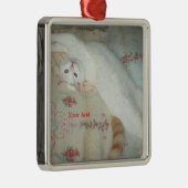 可愛い白猫が伸びている メタルオーナメント (右)