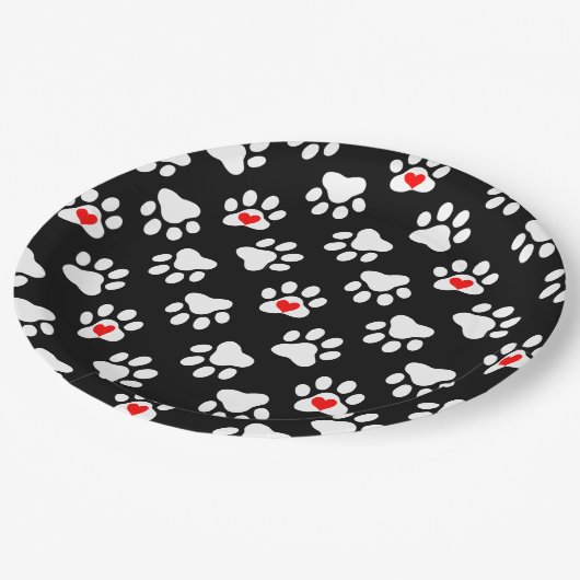 可愛い白黒の犬の足にハート柄 ペーパープレート (アングル)