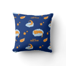 可愛い眠る猫の雲に甘い夢