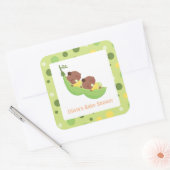 可愛い眠れるアフリカ系アメリカ人の双子ベビーシャワー スクエアシール (封筒)