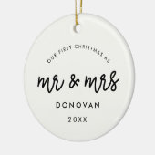 可愛い私たちの初めてのクリスマス結婚の写真 セラミックオーナメント (左)