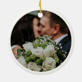 可愛い私たちの初めてのクリスマス結婚の写真 セラミックオーナメント (裏面)