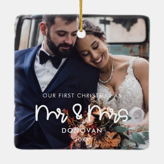 可愛い私たちの初めてのクリスマス結婚の写真 セラミックオーナメント (裏面)