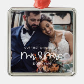 可愛い私たちの初めてのクリスマス結婚の写真 メタルオーナメント (正面)