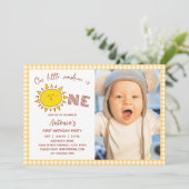 可愛い私たちの小さな太陽の光は1つの男の子誕生日写真 招待状 (スタンド正面)