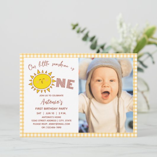 可愛い私たちの小さな太陽の光は1つの男の子誕生日写真 招待状 (スタンド正面)