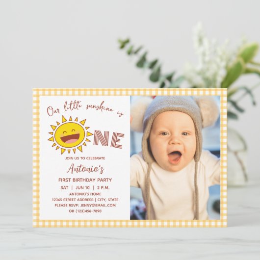 可愛い私たちの小さな太陽の光は1つの男の子誕生日写真 招待状 (スタンド正面)