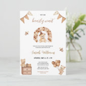 可愛い私たちは真っ白に待つブラウンベアのベビーシャワー 招待状 (スタンド正面)