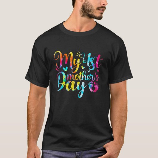 可愛い私の最初の母の日の絞り染め衣装の女性モ Tシャツ (正面)