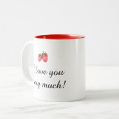 可愛い私は愛あなたベリー多くのかわいいイチゴの果実 ツートーンマグカップ (正面左)