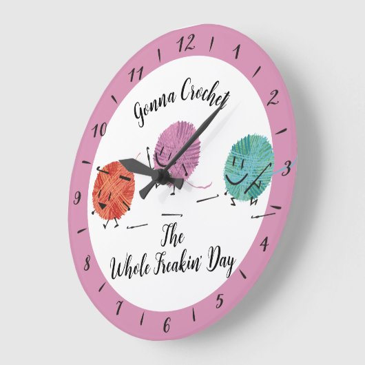 可愛い糸キャラクターの針編みフックパーソナライズされた ラージ壁時計 (傾斜)