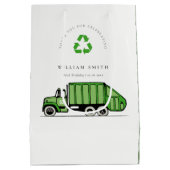 可愛い緑のゴミートラック子供たち任意の年齢誕生日 ミディアムペーパーバッグ (裏面)